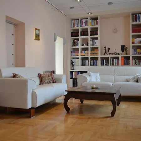 Old Town Luxury Maison Apartment